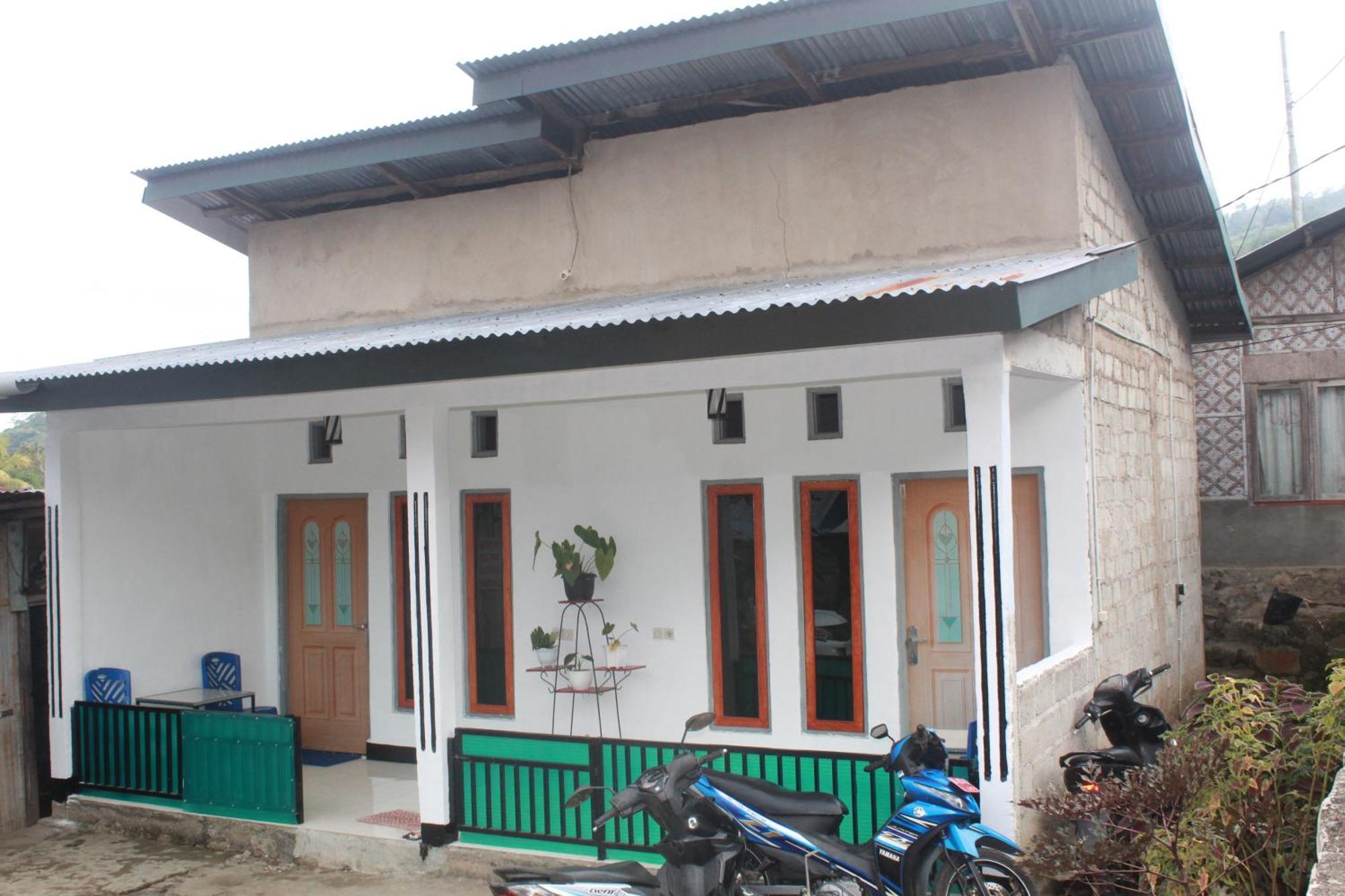 Family Guest House Moni Kelimutu Rum bild